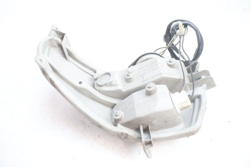 photo de FEU ARRIERE GAUCHE SUZUKI BURGMAN EXECUTIVE ABS 650 (2006 - 2012) - État de surface