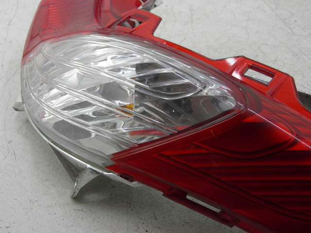 photo de FEU ARRIERE GAUCHE HONDA FES S-WING SWING 125 (2007 - 2015)