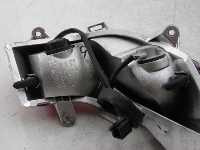 photo de FEU ARRIERE GAUCHE HONDA FES S-WING SWING 125 (2007 - 2015)