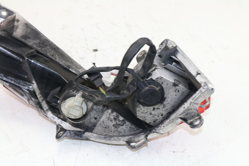 photo de FEU ARRIERE GAUCHE HONDA FES S-WING SWING 125 (2007 - 2015)