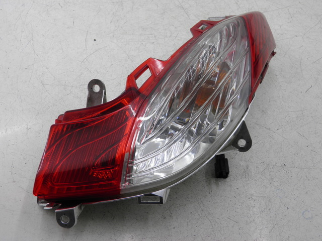 photo de FEU ARRIERE GAUCHE HONDA FES S-WING SWING ABS 125 (2007 - 2015)