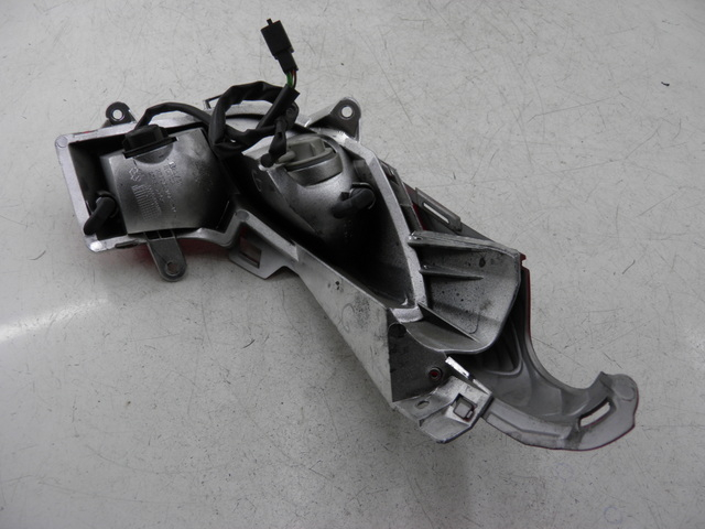 photo de FEU ARRIERE GAUCHE HONDA FES S-WING SWING ABS 125 (2007 - 2015)