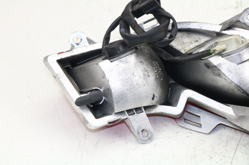 photo de FEU ARRIERE GAUCHE HONDA FES S-WING SWING ABS 125 (2007 - 2015)