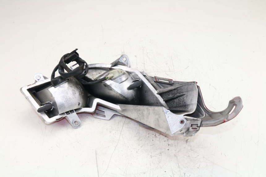 photo de FEU ARRIERE GAUCHE HONDA FES S-WING SWING ABS 125 (2007 - 2015)