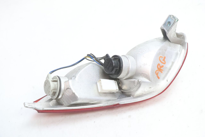 photo de FEU ARRIERE GAUCHE PIAGGIO MP3 LT 300 (2010 - 2016) - Gros plan technique