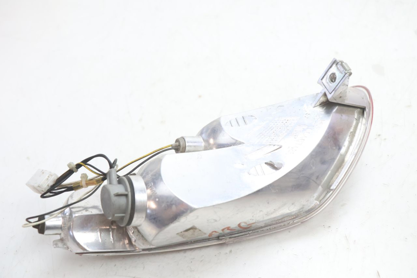 photo de FEU ARRIERE GAUCHE PIAGGIO MP3 LT 400 (2007 - 2012) - Points de fixation