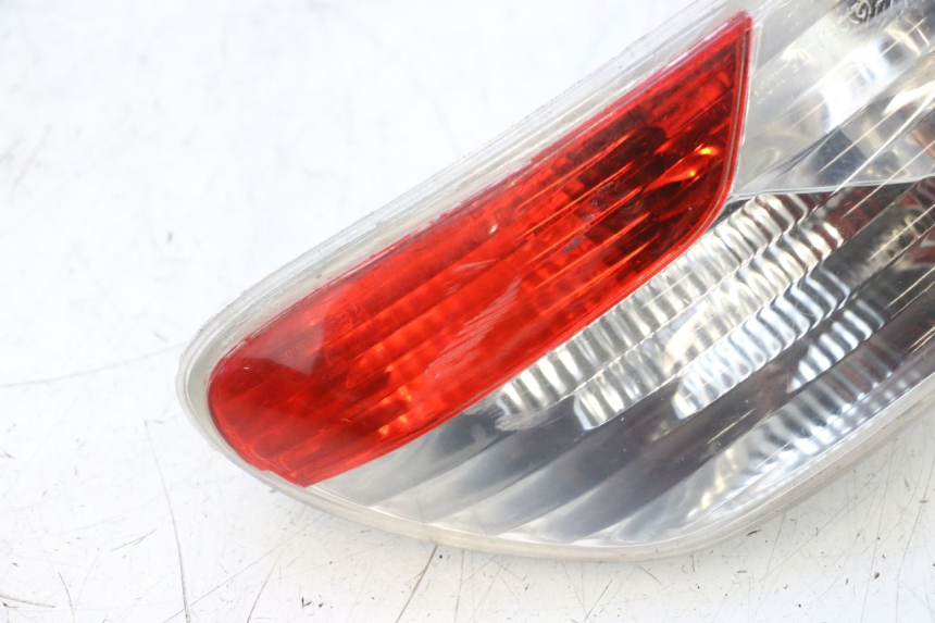 photo de FEU ARRIERE GAUCHE PIAGGIO MP3 RL 250 (2006 - 2010) - Points de fixation