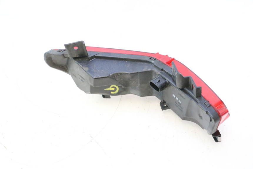 photo de FEU ARRIERE GAUCHE PIAGGIO MP3 500 (2016 - 2018) - Autre angle de vue