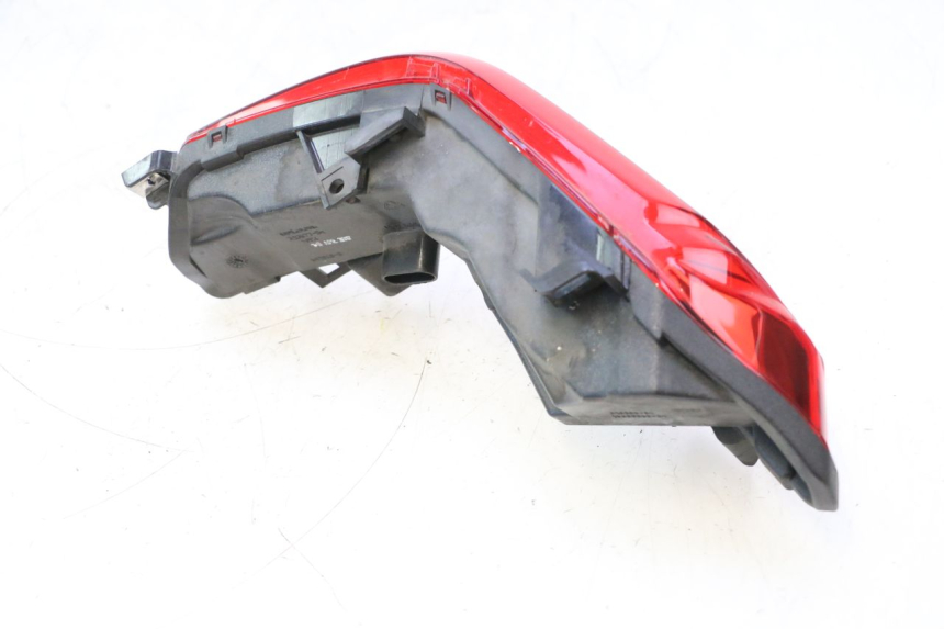 photo de FEU ARRIERE GAUCHE PIAGGIO MP3 500 (2016 - 2018) - Points de fixation