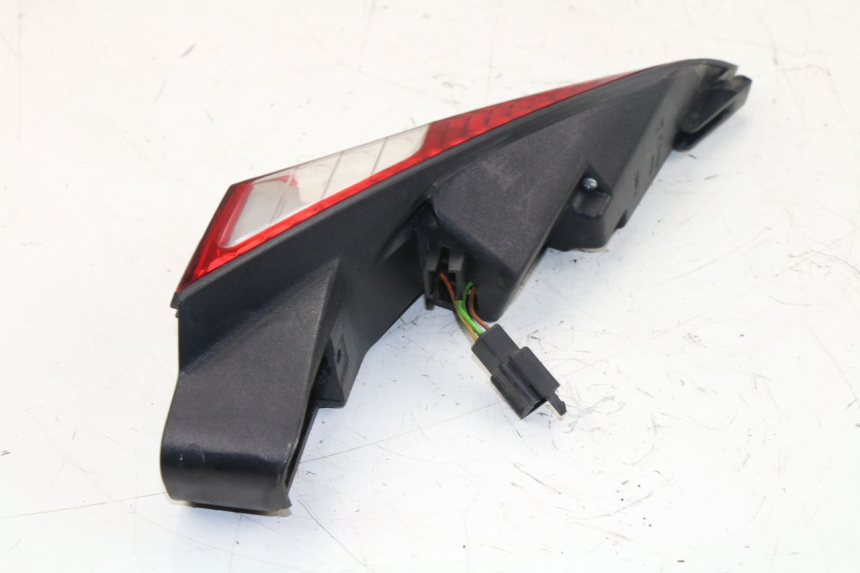 photo de FEU ARRIERE GAUCHE PEUGEOT SATELIS 125 (2010 - 2012)