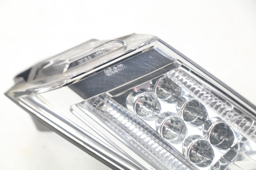 photo de FEU ARRIERE GAUCHE PEUGEOT SATELIS 300 (2012 - 2015) - Marquages et références