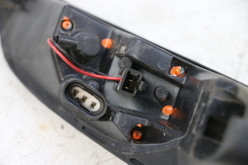 photo de FEU ARRIERE GAUCHE PEUGEOT SATELIS 125 (2013 - 2018) - Vue d’ensemble