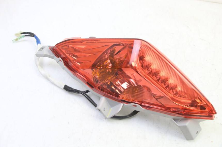 photo de FEU ARRIERE GAUCHE YAMAHA XMAX X-MAX 125 (2021 - 2025)