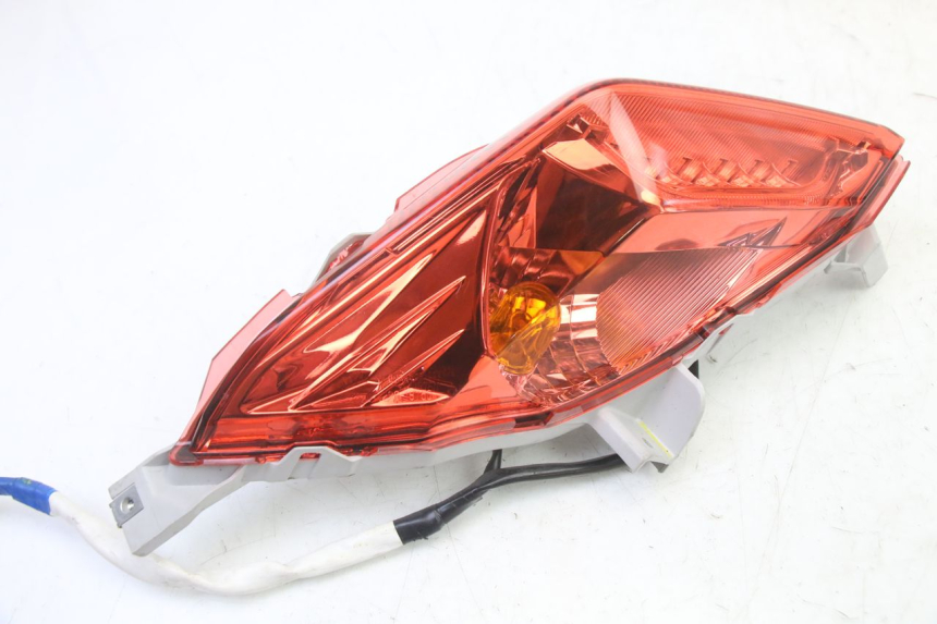 photo de FEU ARRIERE GAUCHE YAMAHA XMAX X-MAX 125 (2021 - 2025)