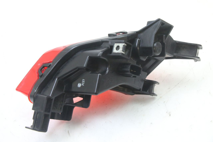 photo de FEU ARRIERE GAUCHE YAMAHA YP T-MAX TMAX 530 (2017 - 2020)