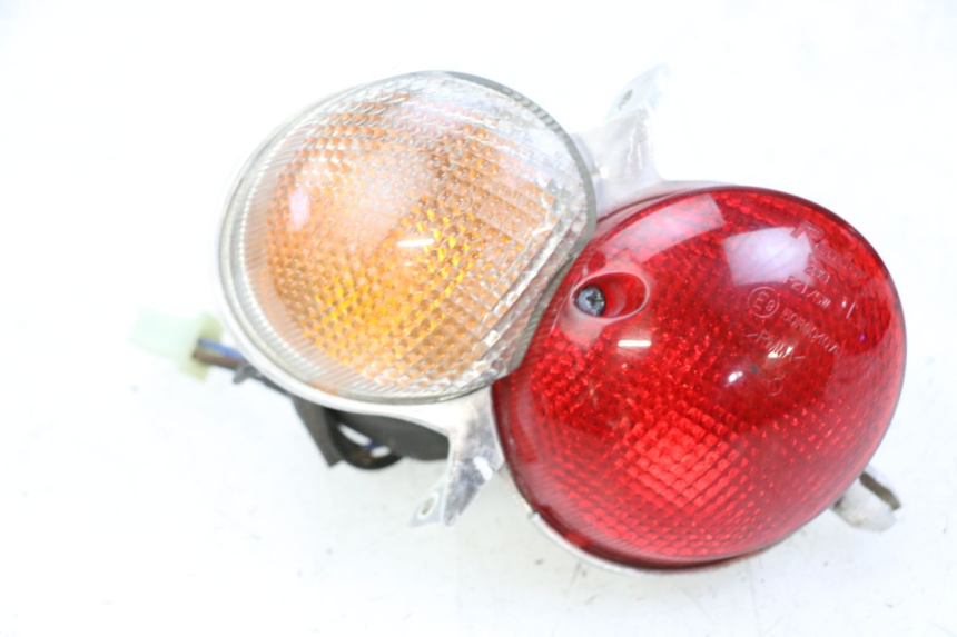 photo de FEU ARRIERE GAUCHE YAMAHA YP MAJESTY 125 (2002 - 2006)