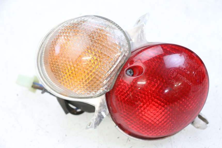 photo de FEU ARRIERE GAUCHE YAMAHA YP MAJESTY 125 (2002 - 2006)