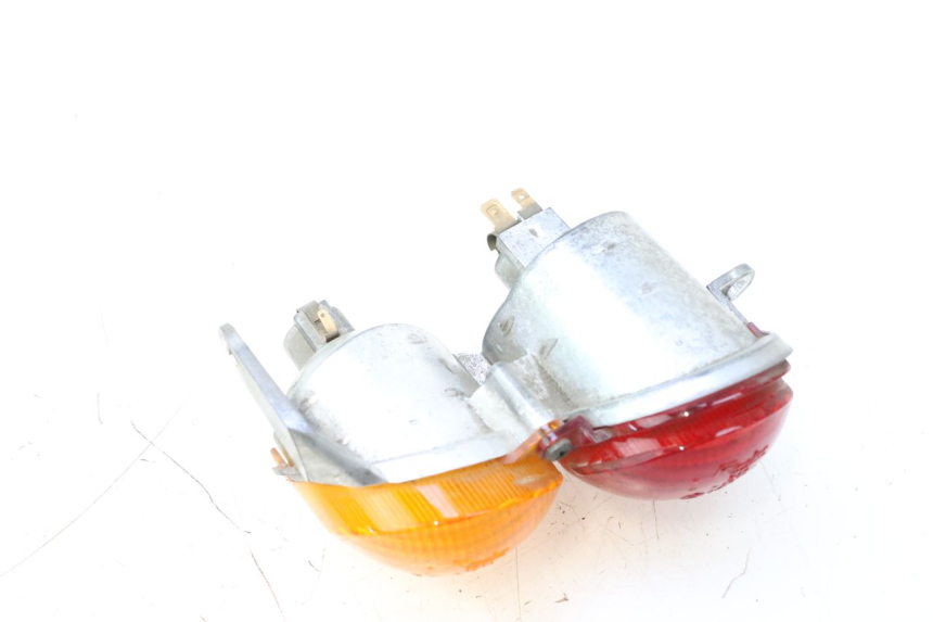 photo de FEU ARRIERE GAUCHE YAMAHA YP MAJESTY 125 (1998 - 2001) - Détail de la pièce