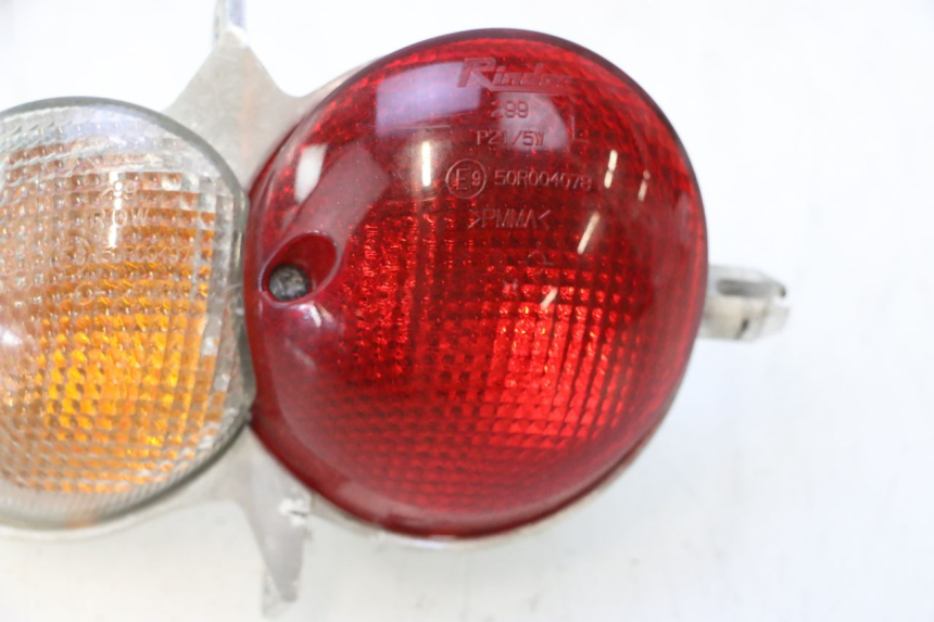 photo de FEU ARRIERE GAUCHE YAMAHA YP MAJESTY 125 (2007 - 2010) - Points de fixation