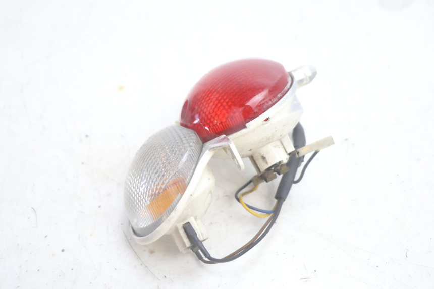 photo de FEU ARRIERE GAUCHE YAMAHA YP MAJESTY 125 (2002 - 2006) - Autre angle de vue