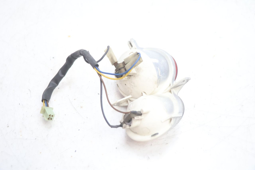 photo de FEU ARRIERE GAUCHE YAMAHA YP MAJESTY 125 (2002 - 2006) - Gros plan technique