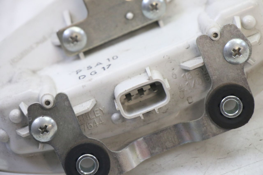 photo de FEU ARRIERE SUZUKI GSR 750 (2011 - 2017)