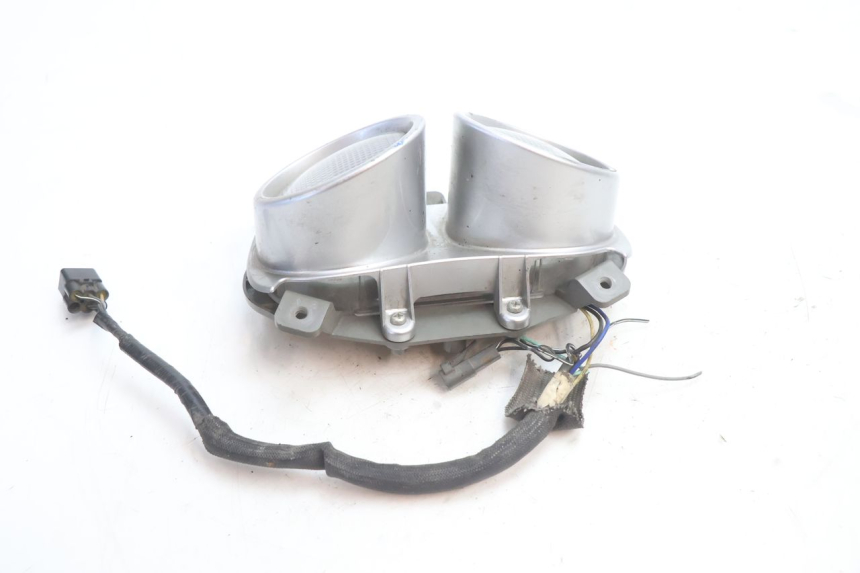 photo de FEU ARRIERE SUZUKI GSR 600 (2005 - 2012) - Autre angle de vue