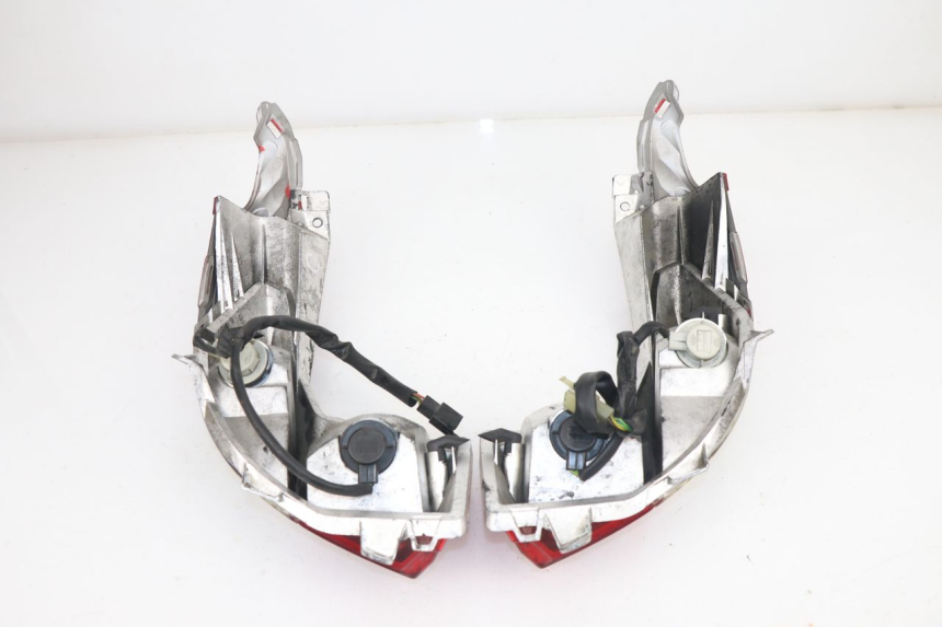 photo de FEU ARRIERE HONDA FES S-WING SWING ABS 125 (2007 - 2015)