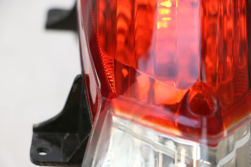 photo de FEU ARRIERE PEUGEOT KISBEE 4T 50 (2018 - 2022) - Zoom état d’usage