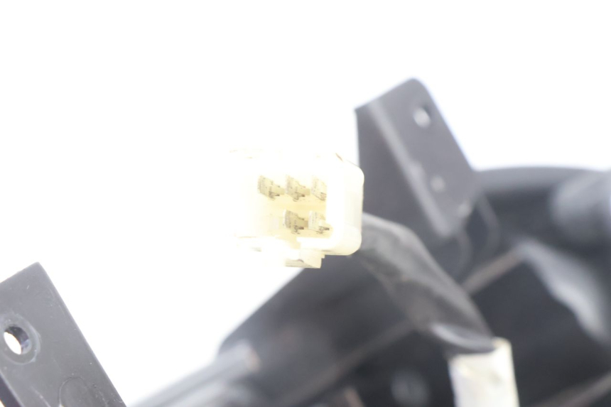 photo de FEU ARRIERE PEUGEOT KISBEE 4T 50 (2010 - 2017) - État de surface