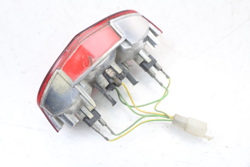 photo de FEU ARRIERE PEUGEOT LUDIX 50 (2005 - 2007) - Gros plan technique
