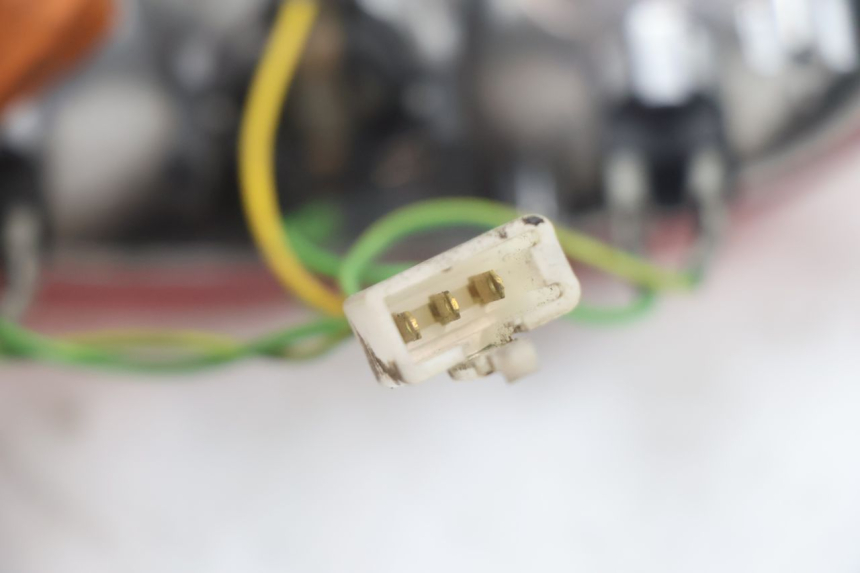 photo de FEU ARRIERE PEUGEOT LUDIX PRO 2T 50 (2010 - 2017) - Gros plan technique