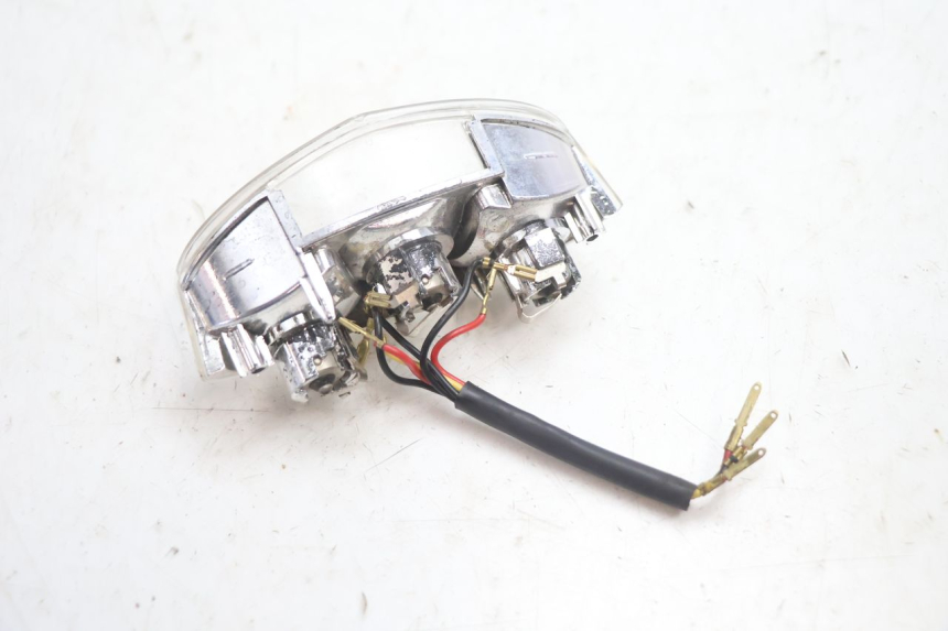 photo de FEU ARRIERE PEUGEOT LUDIX SNAKE 2T 50 (2004 - 2014) - Autre angle de vue
