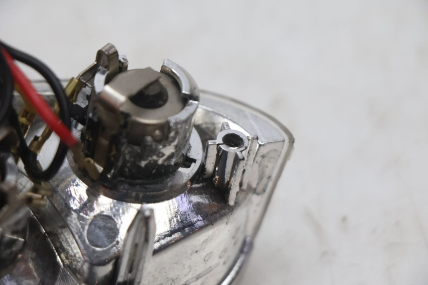 photo de FEU ARRIERE PEUGEOT LUDIX SNAKE 2T 50 (2004 - 2014) - État de surface