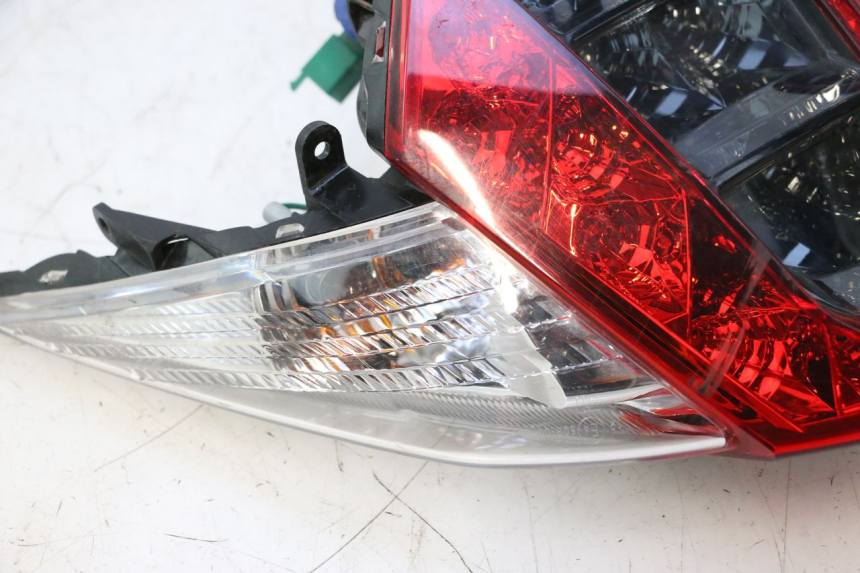 photo de FEU ARRIERE KYMCO MOVIE S 125 (2009 - 2018) - État de surface