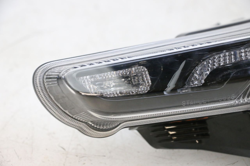 photo de FEU ARRIERE YAMAHA NEO'S CORE 1 (2022 - 2026) - Détails caractéristiques