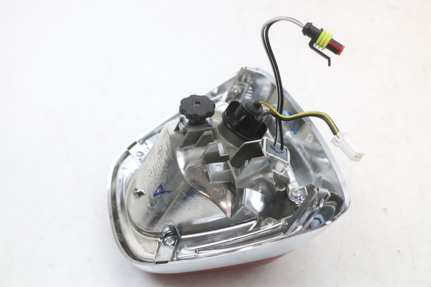 photo de FEU ARRIERE PIAGGIO VESPA PRIMAVERA 4T 50 (2021 - 2024)