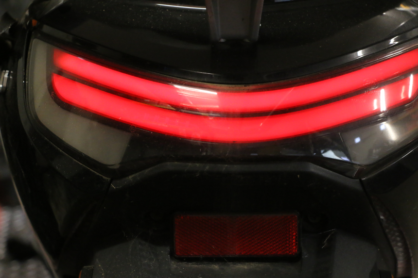 photo de FEU ARRIERE BAIKU SAKURA 1 (2021 - 2025) - Zoom état d’usage