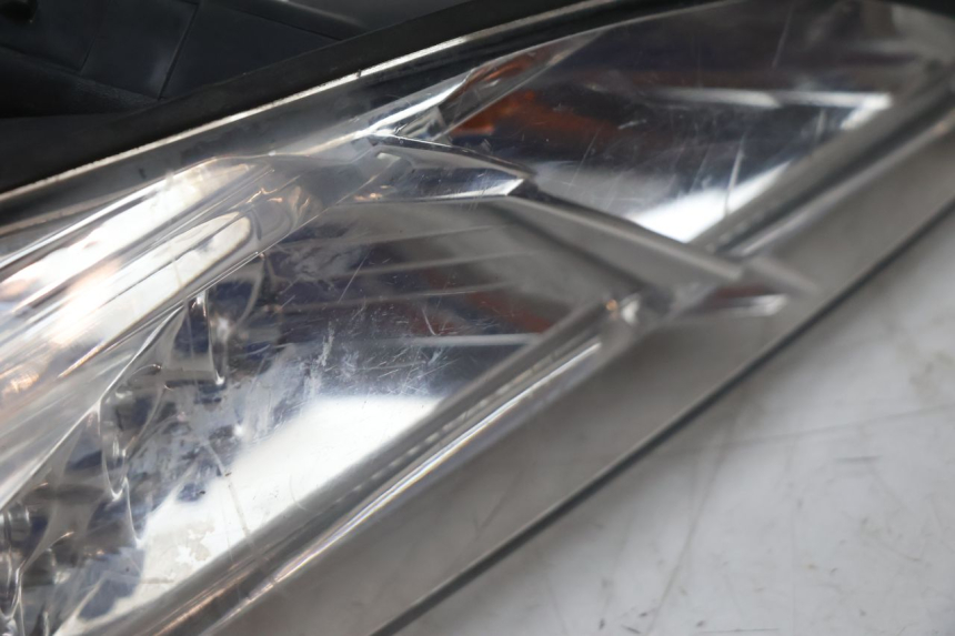 photo de FEU ARRIERE PEUGEOT SATELIS 125 (2013 - 2018) - Points de fixation
