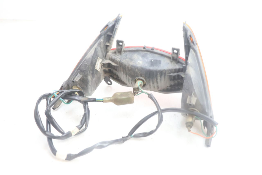 photo de FEU ARRIERE HONDA SCV LEAD 100 (2003 - 2007) - Gros plan technique