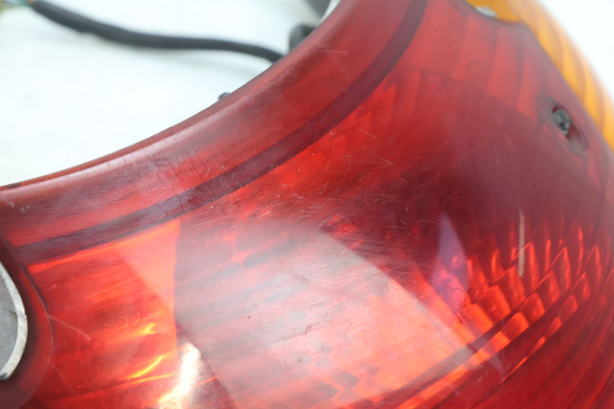 photo de FEU ARRIERE HONDA SH 125 (2001 - 2003) - Gros plan technique