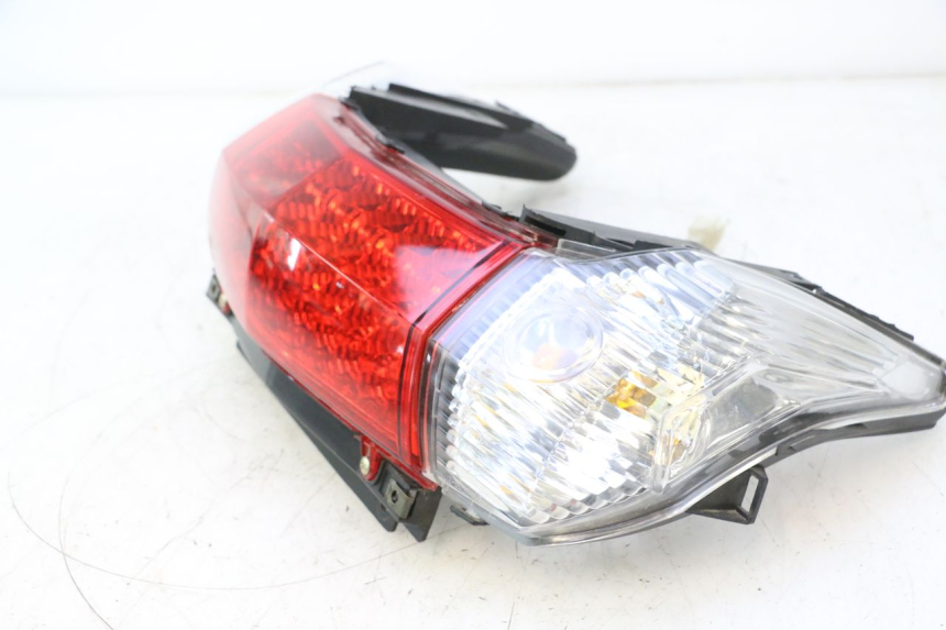 photo de FEU ARRIERE RAZZO STEED 125 (2012 - 2018) - Détails caractéristiques