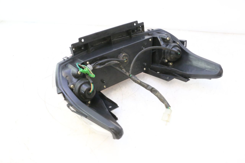 photo de FEU ARRIERE RAZZO STEED 125 (2012 - 2018) - Points de fixation