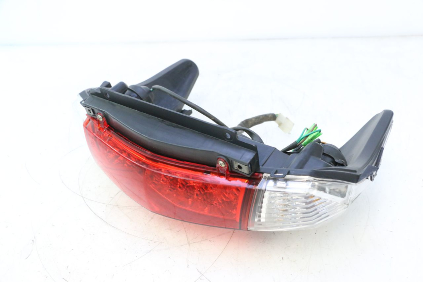photo de FEU ARRIERE RAZZO STEED 125 (2012 - 2018) - État de surface