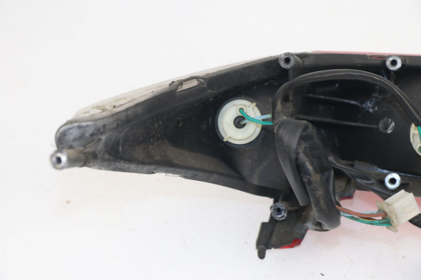 photo de FEU ARRIERE PEUGEOT SUM UP 125 (2008 - 2013) - Gros plan technique