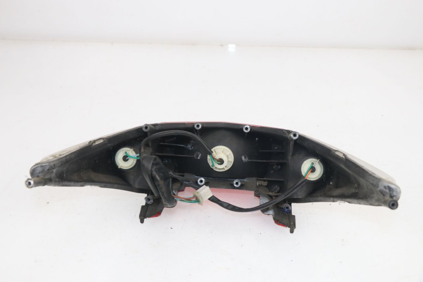 photo de FEU ARRIERE PEUGEOT SUM UP 125 (2008 - 2013) - Points de fixation