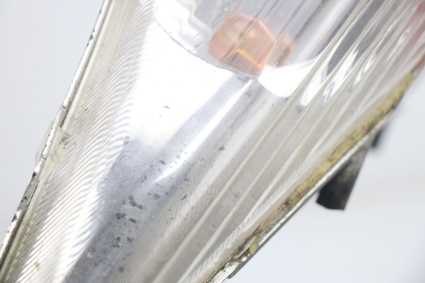 photo de FEU ARRIERE PEUGEOT SUM UP 125 (2008 - 2013) - État de surface