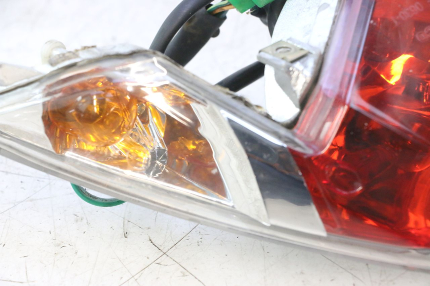 photo de FEU ARRIERE KYMCO SUPER 8 2T 50 (2007 - 2013) - Détails caractéristiques