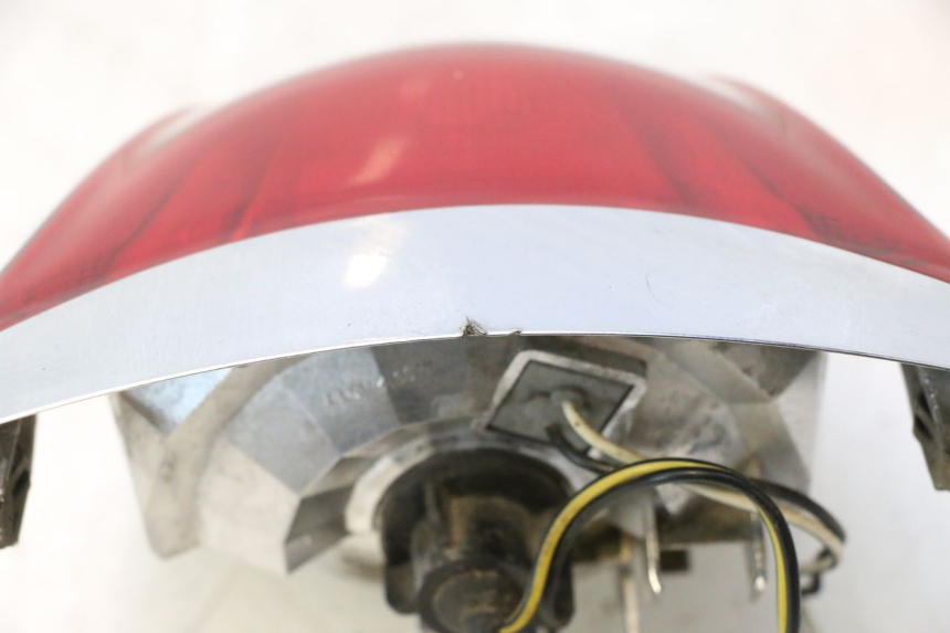 photo de FEU ARRIERE PIAGGIO VESPA PRIMAVERA 2T 50 (2013 - 2018) - Zoom état d’usage