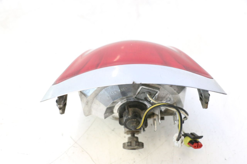 photo de FEU ARRIERE PIAGGIO VESPA PRIMAVERA 2T 50 (2013 - 2018) - Autre angle de vue